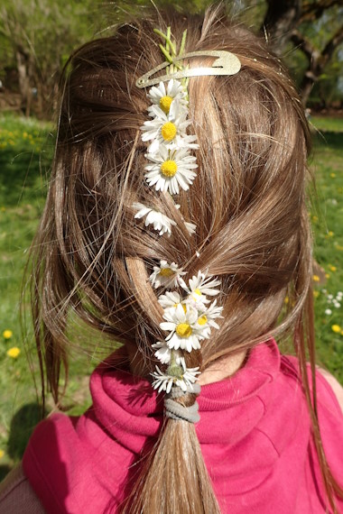 Blüten in Zopf geflochten